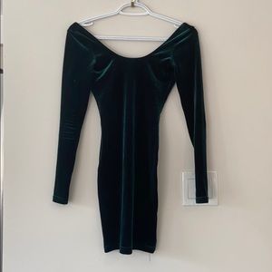 Green velvet scoop neck bodycon dress